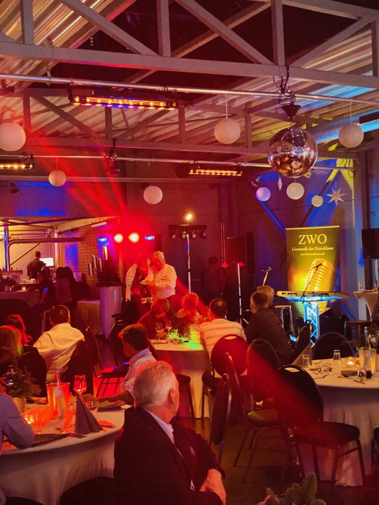 Bühne Livemusik ZWO im Lichterschein